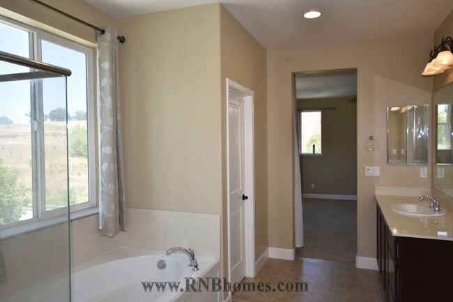 Building Photo - 1416 Bicker Cir