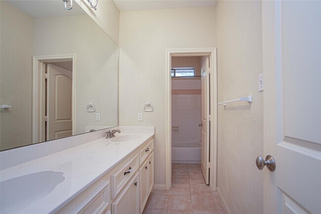 Building Photo - 93 Wick Willow Dr