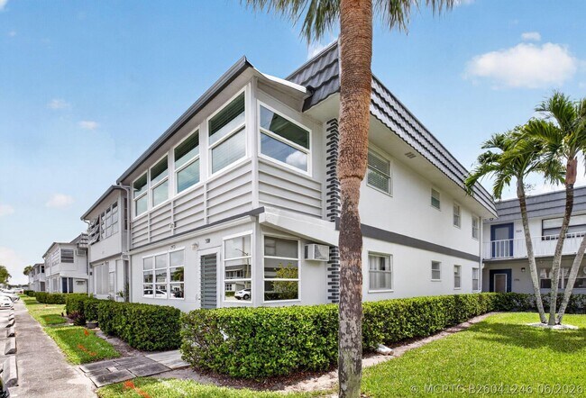 Building Photo - 321 Saxony Trail