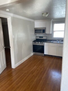 Building Photo - 8125 Airlift Ave