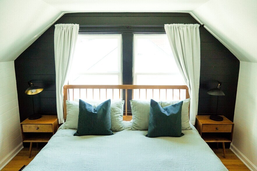 Building Photo - 4603 NE Irving St