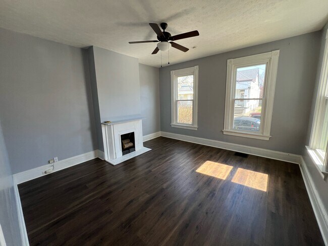 Building Photo - 1535 St Clair St