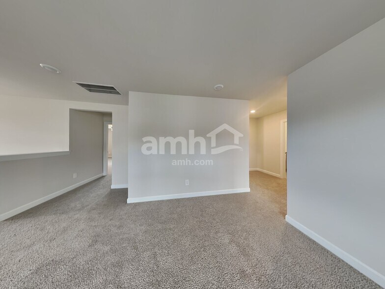 Building Photo - 230 Maxwell Dr