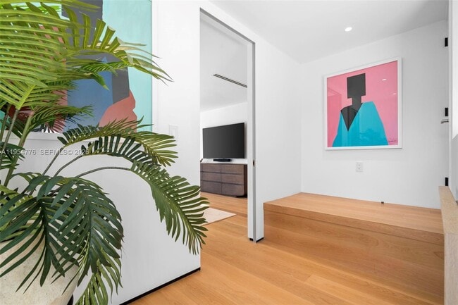 Building Photo - 222 E Rivo Alto Dr