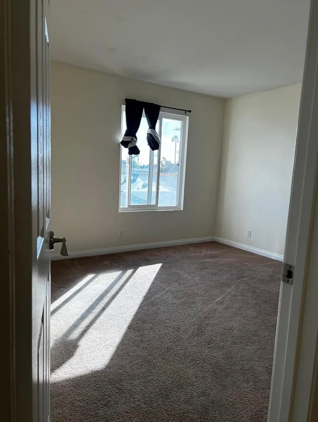 Building Photo - 4222 Menlo Ave