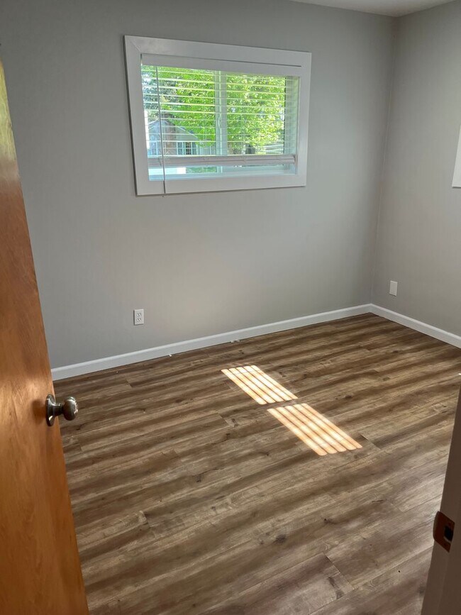 Building Photo - Newly remodeled 2 bedroom 1 bath duples