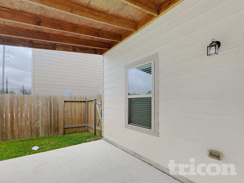 Building Photo - 10115 Dawson Hill Lane