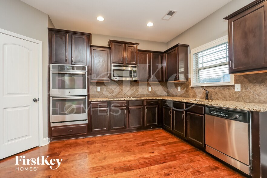 Building Photo - 1499 Amberly Dr