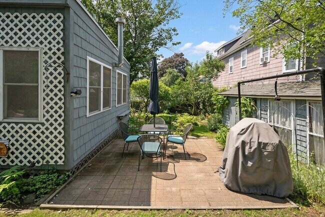 Building Photo - 38 Spring St