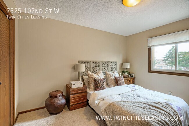 Building Photo - 7525 W 102nd St