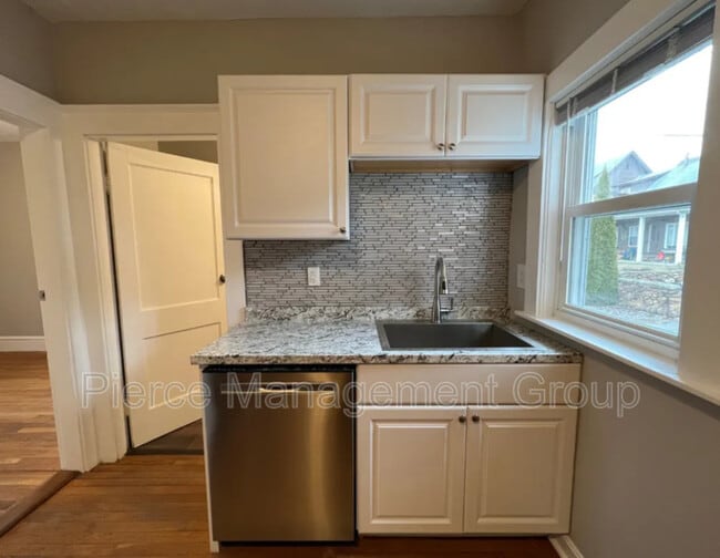 Building Photo - 84 Blodget St