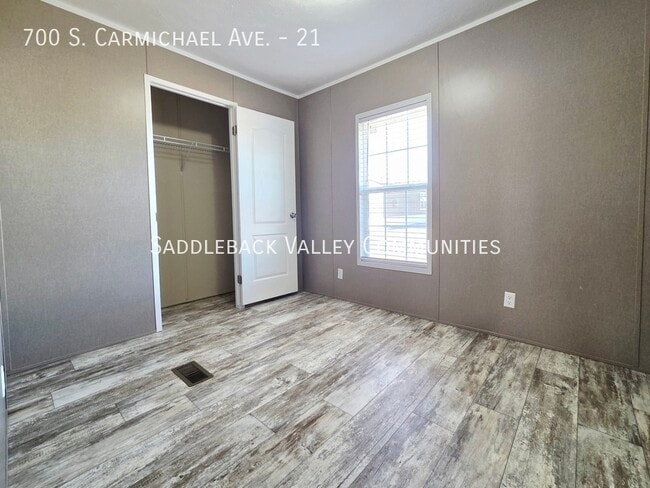 Building Photo - 700 S Carmichael Ave