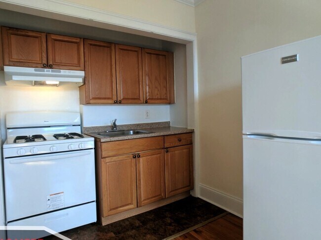 Building Photo - 2737 N Spaulding Ave