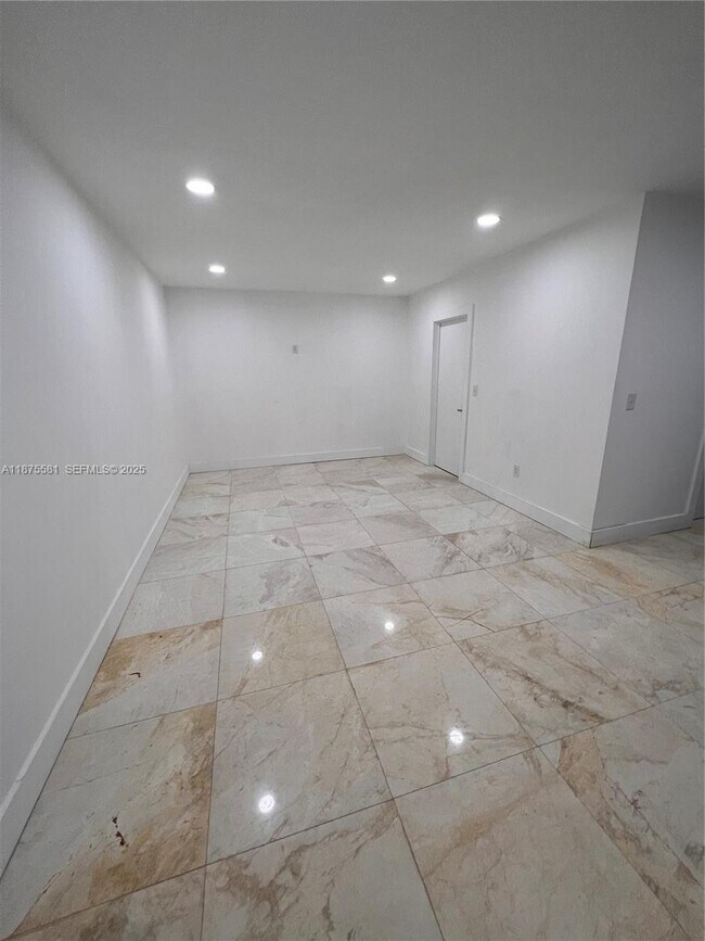 Building Photo - 1723 Jackson St