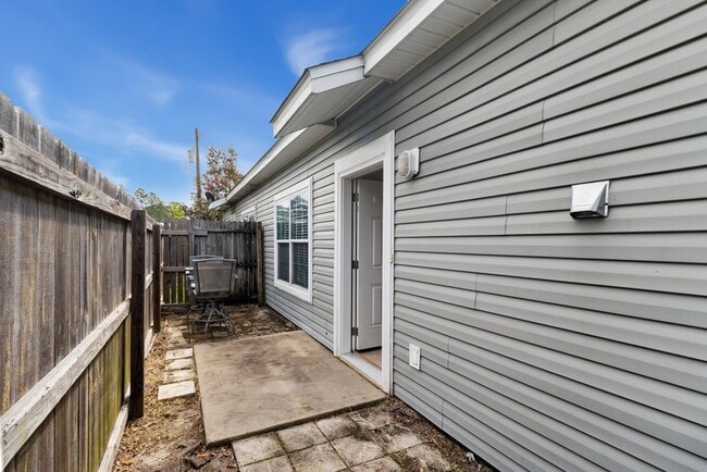 Building Photo - 457 Ponderosa Pines Dr