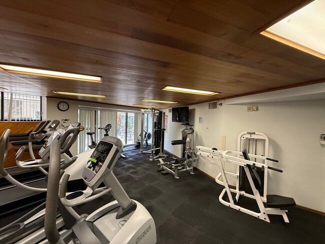 Building Photo - Modern 1 Bedroom Apartment With Stunning C...