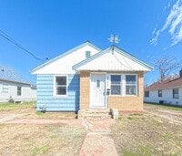Building Photo - 2 Bedroom on the East Side with Garage