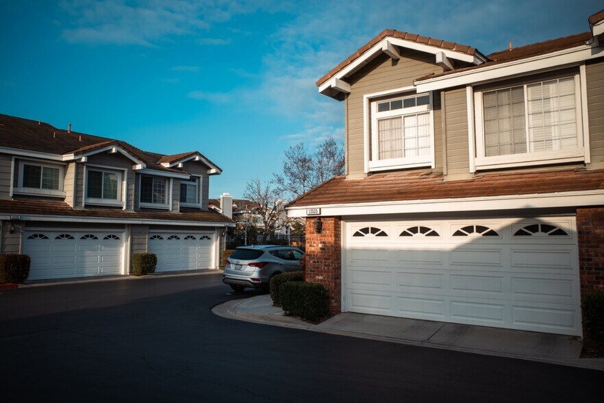 Building Photo - 13531 Apricot St