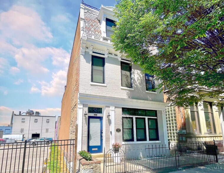 Building Photo - 2017 Elm St