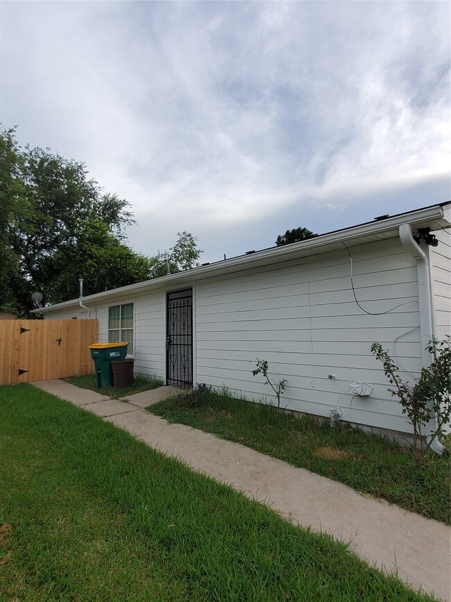 Building Photo - 5319 Cherie Crest Ct