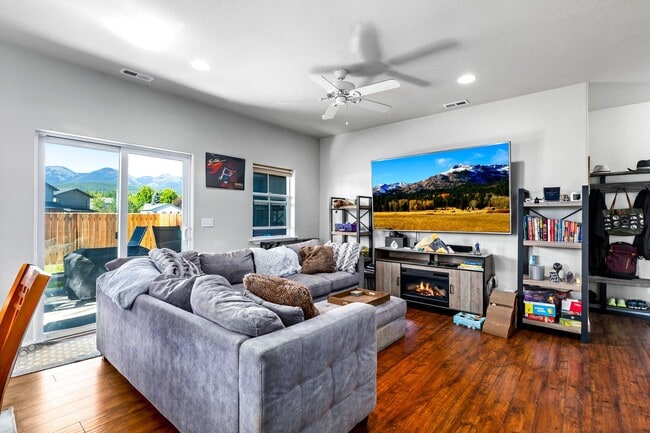 Building Photo - Beautiful & centrally located Whitefish Home