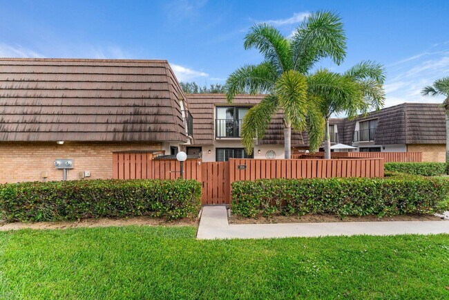 Building Photo - 1806 18th Ct