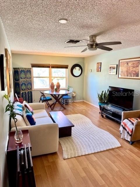 Building Photo - 257 SW Lincoln Cir N