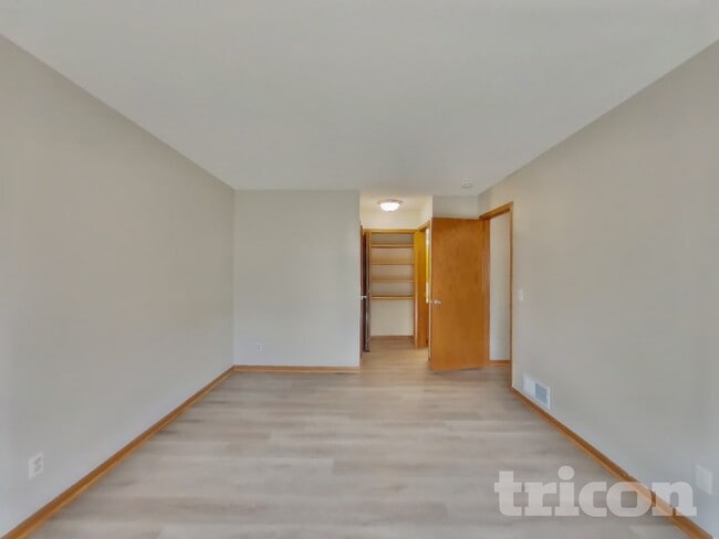 Building Photo - 4350 Thornhill Ln