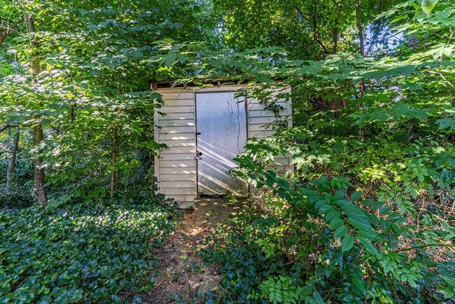 Building Photo - Location, Location, Location! Charming 3 b...