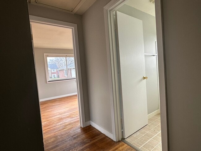 Building Photo - WCA 320