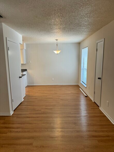 Dining Area - 7000 Oak Meadow Cir