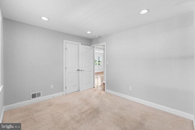 Building Photo - 5803 Ravenswood Rd