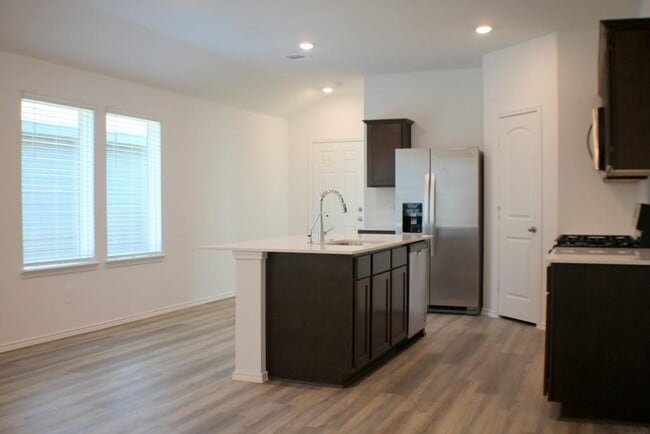 Building Photo - 1015 Maple Sunset Ct