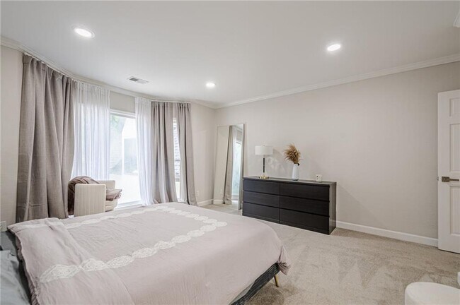 Building Photo - 700 S Brighton Ct