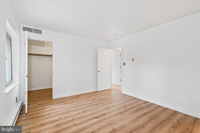 Building Photo - 141 N Fillmore Ave