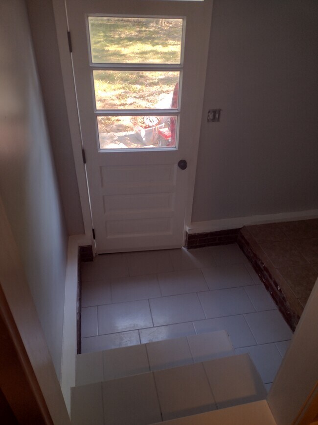 Building Photo - 2525 Deerfield Dr