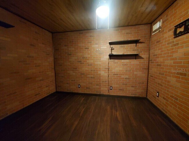 Building Photo - 5620 Sabal Palm Ln