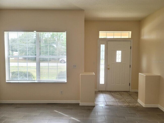 Building Photo - 60 Prince Michael Ln