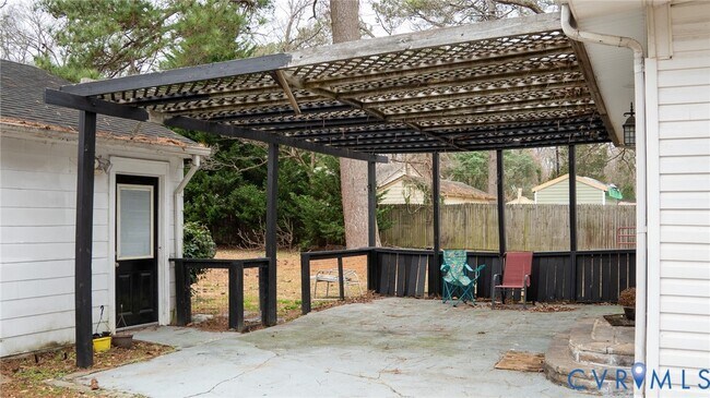 Building Photo - 2731 Parkdale Rd