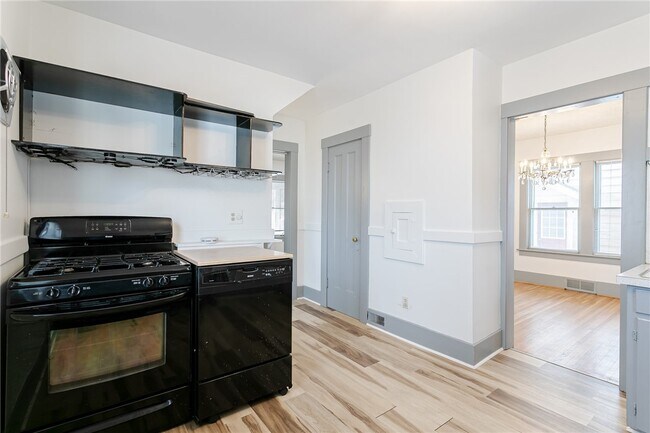 Building Photo - 176 Merwin Ave