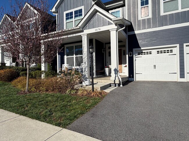 Building Photo - 1078 Delphi Ln