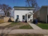 Building Photo - 3 bedroom house