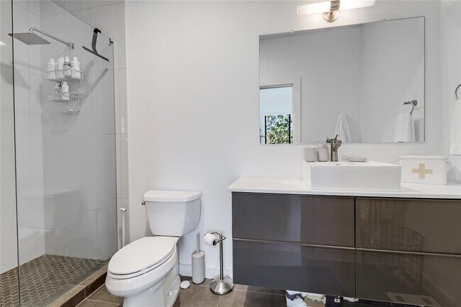 Building Photo - 2709 E 14th St