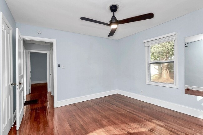 Building Photo - Cozy 2 Bedroom Home in Oakhurst!