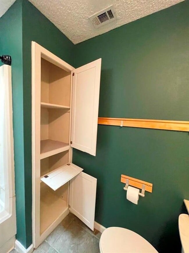 Building Photo - 2-bedroom 2 full bathroom condo in desirab...