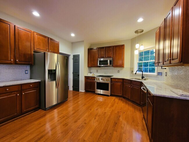 Building Photo - Large contemporary in Birkdale Subdivision...
