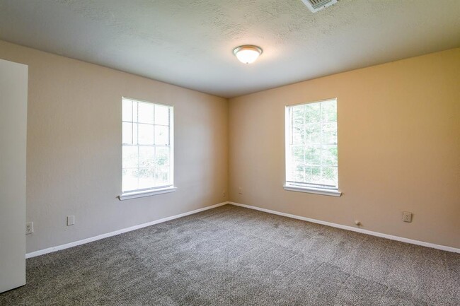 Building Photo - 3210 Ridgefield Rd