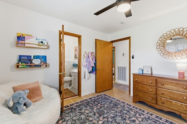 Building Photo - 2820 Donna Hill Dr