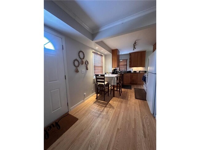 Building Photo - 629 E 67th St