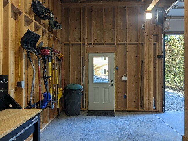 Building Photo - 286 Antler Rdg Rd
